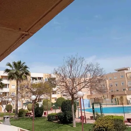 Zona Playa En Roquetas Cerca De Bares Restaurantes Y Centro Comercial * Roquetas de Mar