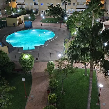 Zona Playa En Roquetas Cerca De Bares Restaurantes Y Centro Comercial